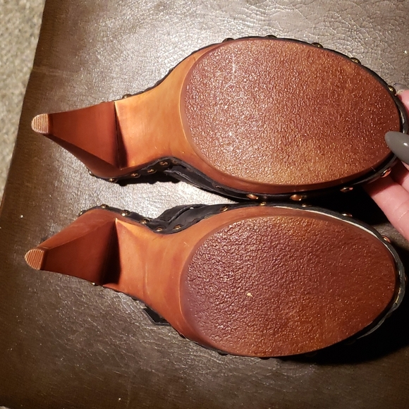 **BRAND NEW** Steve Madden Leather and Wooden Heels w/ Gold Studs Size 6 1/2 US - Picture 5 of 7